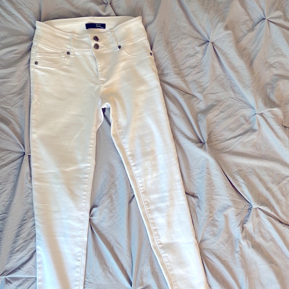 NWOT Summer White Stretchy Low-Rise Jeans